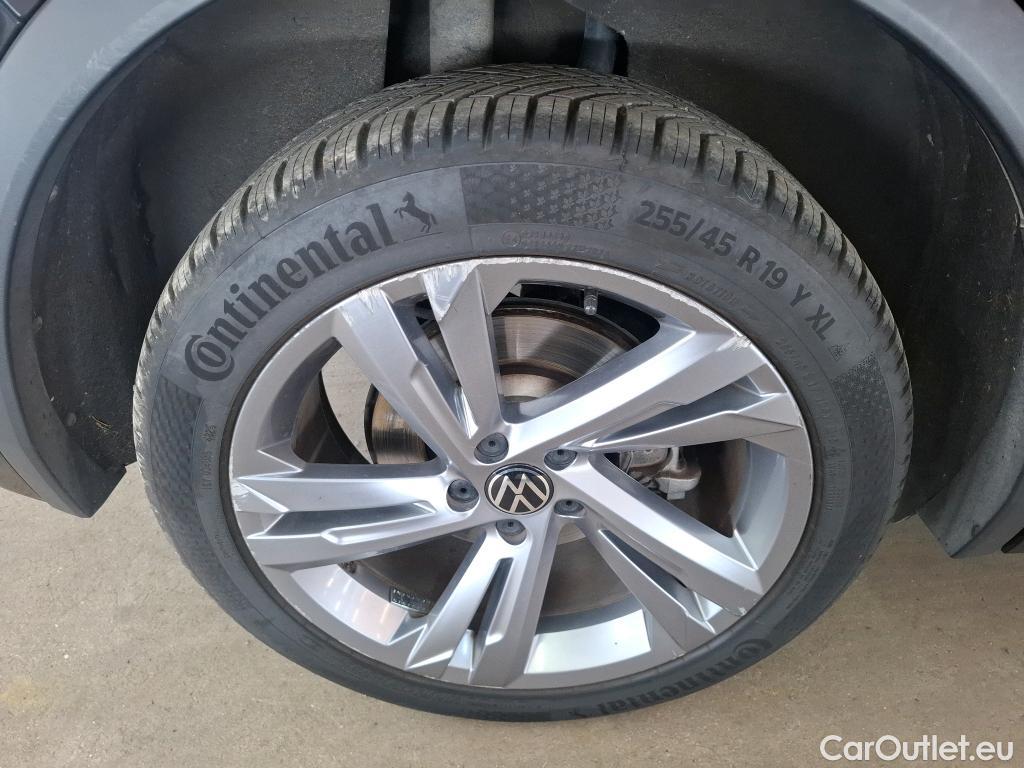  Volkswagen  Tiguan VOLKSWAGEN  / 2020 / 5P / SUV 1.4 eHybrid 245 DSG6 R-Line #1