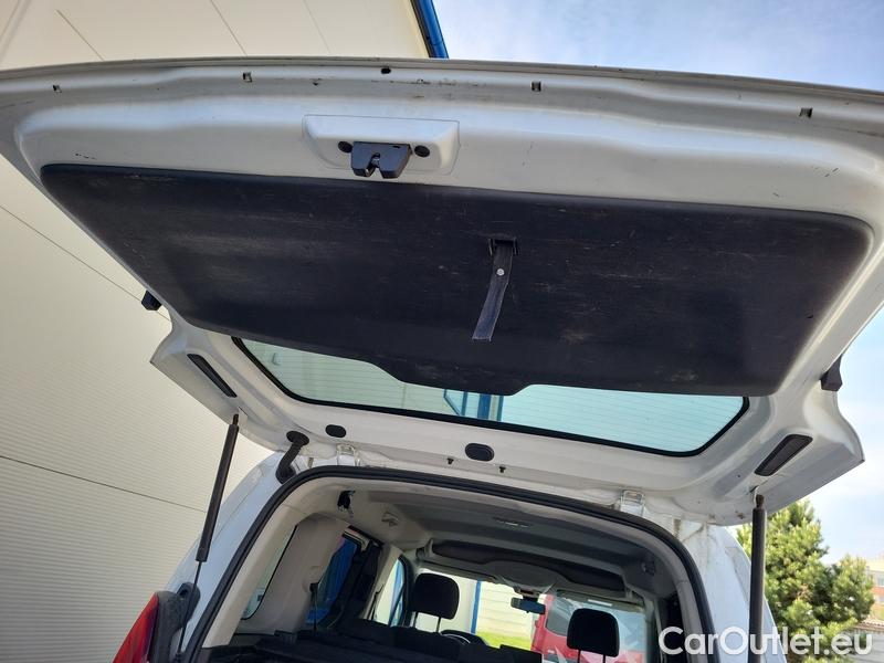  Peugeot  RIFTER   (06.2018->)  1.5BHDi 130 Allure #45