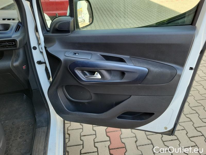  Peugeot  RIFTER   (06.2018->)  1.5BHDi 130 Allure #38