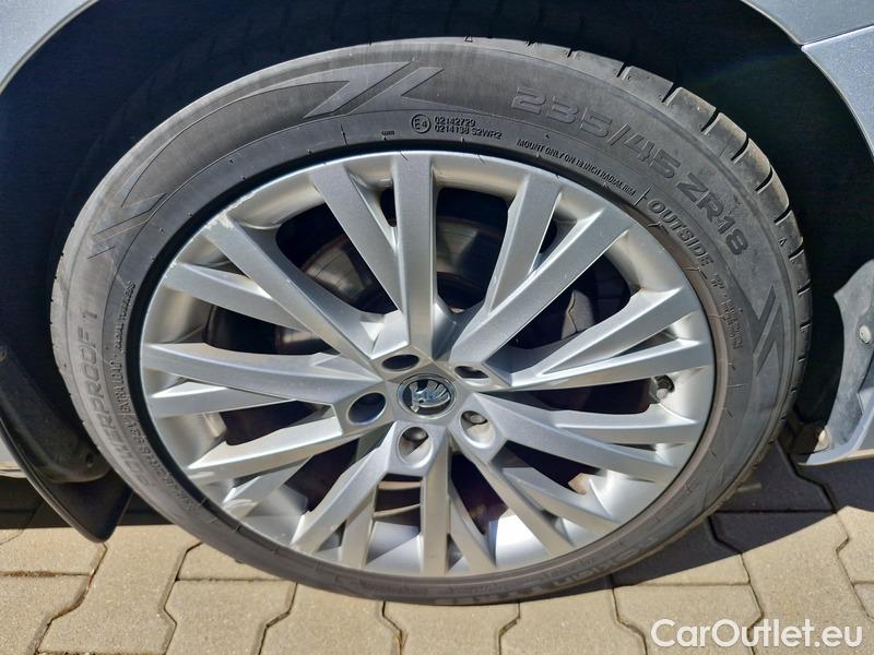  Skoda  Superb  (3V3)(2015) Supe.2.0TDI 147 Style 4x4 Aut #27