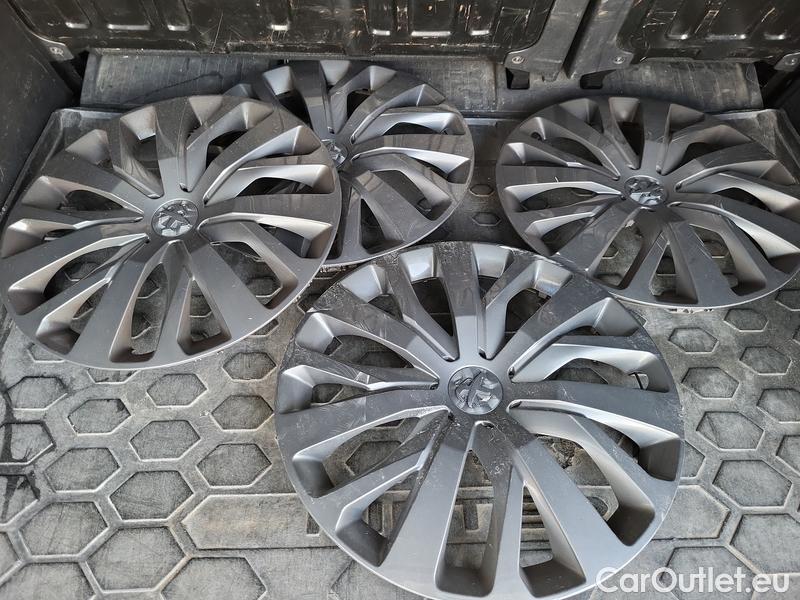  Peugeot  RIFTER   (06.2018->)  1.5BHDi 130 Allure #44