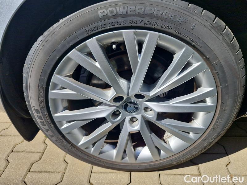  Skoda  Superb  (3V3)(2015) Supe.2.0TDI 147 Style 4x4 Aut #24