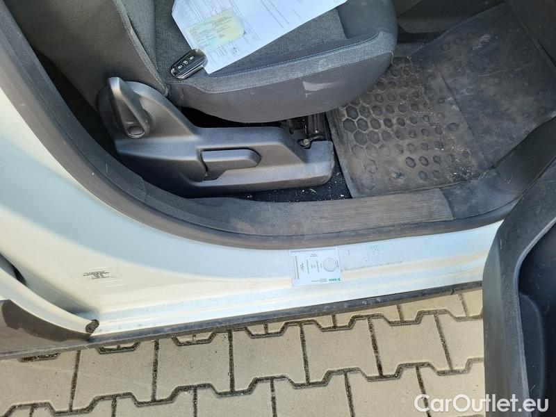  Peugeot  RIFTER   (06.2018->)  1.5BHDi 130 Allure #39