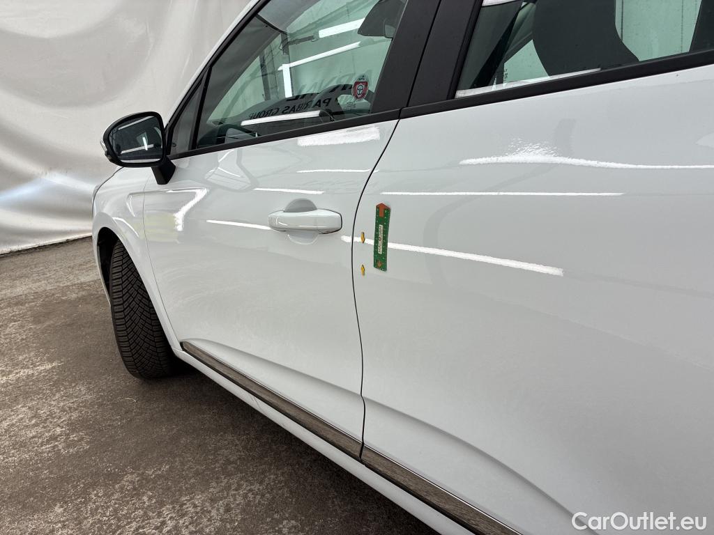  Renault  Clio  V Business Réversible 1.6 E-TECH Hybrid 140CV BVA6 E6d #26