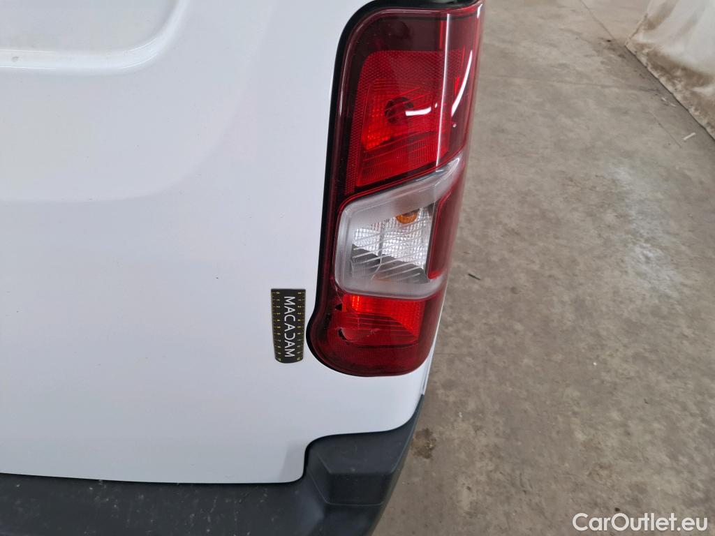  Opel  Combo OPEL  / 2018 / 4P / Fourgonnette 1.5 diese 100ch L2H1/augme CARGO PACK C #12
