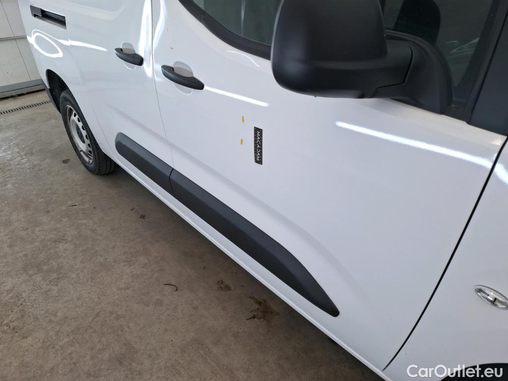  Opel  Combo OPEL  / 2018 / 4P / Fourgonnette 1.5 diese 100ch L2H1/augme CARGO PACK C #32
