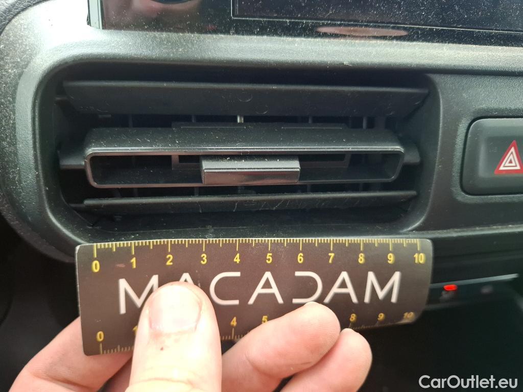  Opel  Combo OPEL  / 2018 / 4P / Fourgonnette 1.5 diese 100ch L2H1/augme CARGO PACK C #25