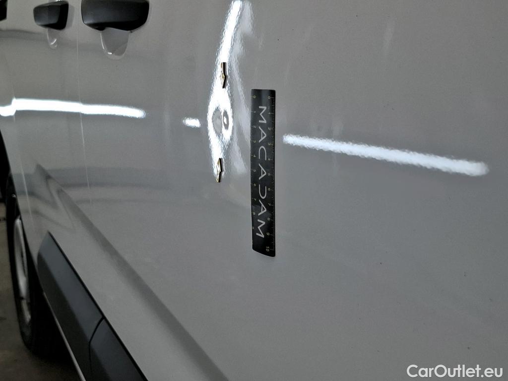  Opel  Combo OPEL  / 2018 / 4P / Fourgonnette 1.5 diese 100ch L2H1/augme CARGO PACK C #34
