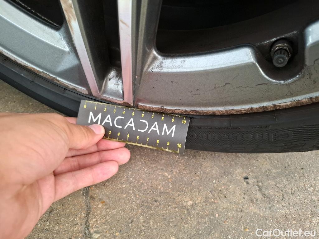 Mercedes  A-Klasse MERCEDES-BENZ Classe A 5p Berline A 200 AMG Line 7G-DCT #48