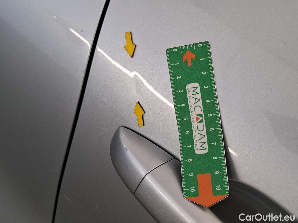  Renault  Captur RENAULT  / 2019 / 5P / SUV techno TCe 90 #28