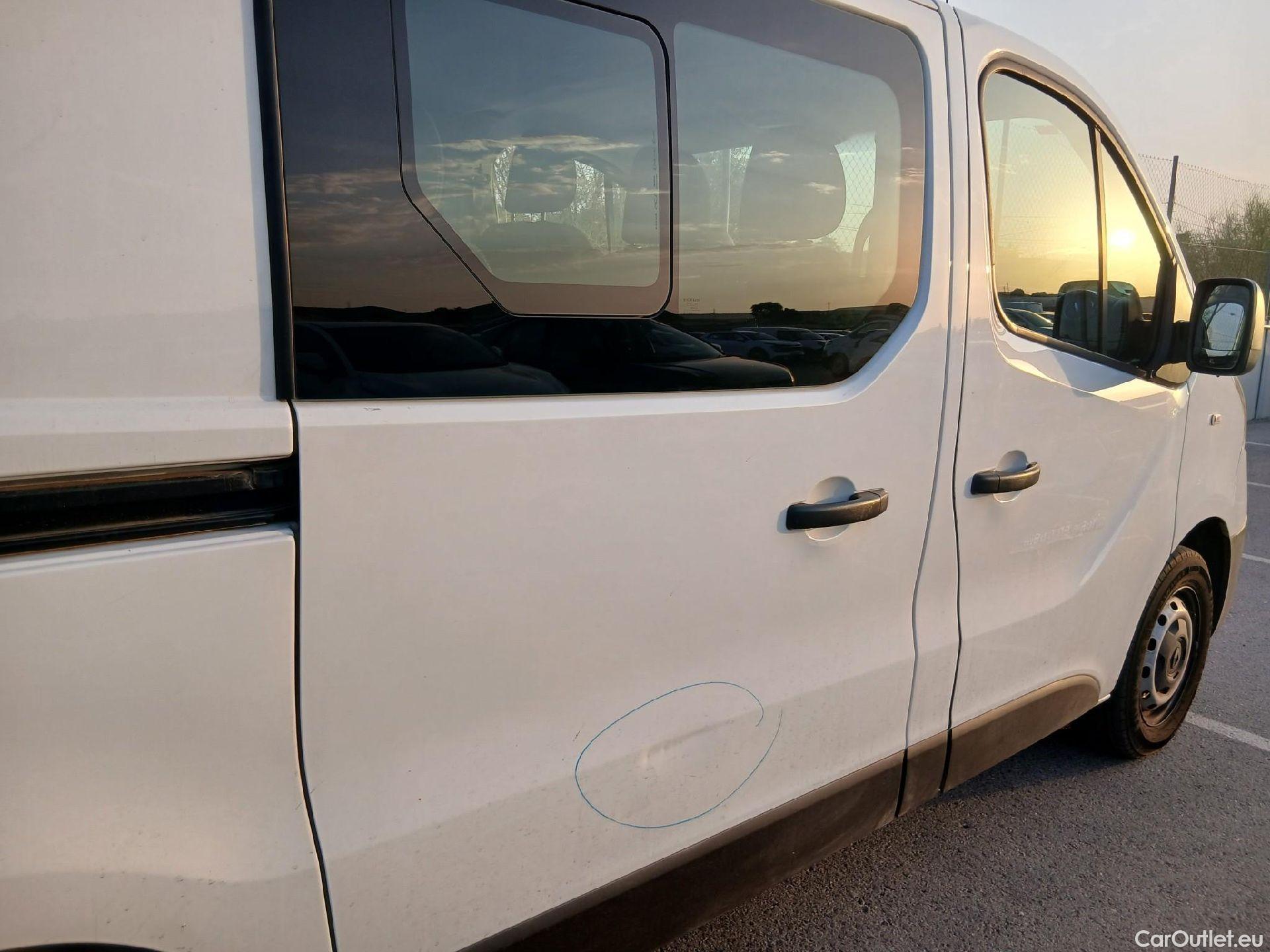  Renault  Trafic RENAULT  / 2019 / 4P / furgón Doble Cabina 27 L1 Energy BluedCi 88 kW ** 6 plazas** #19