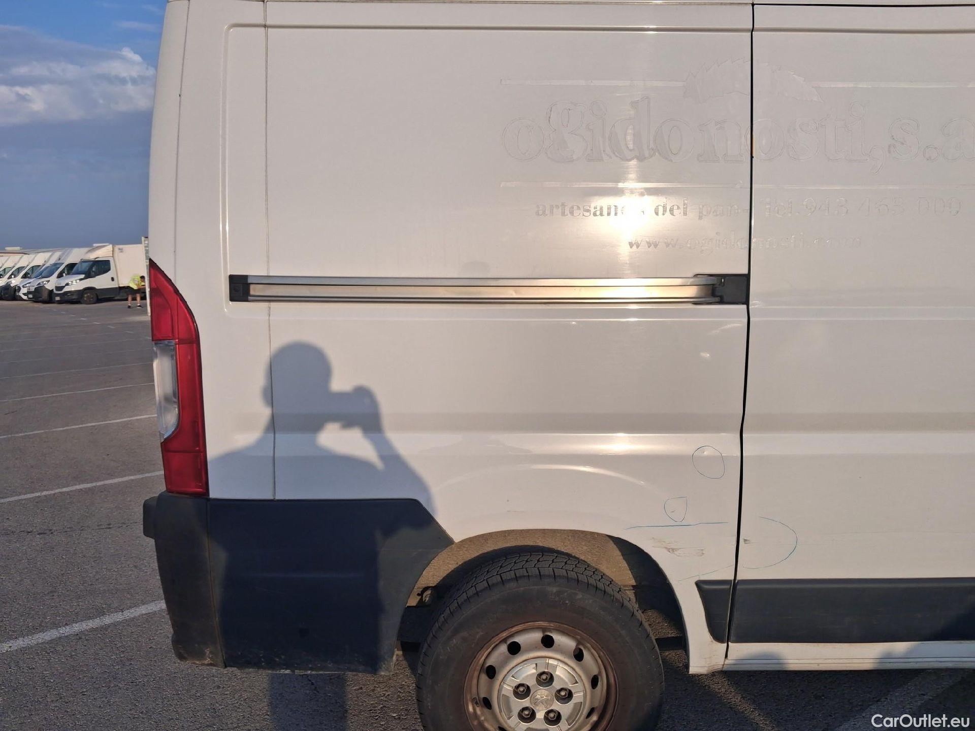  Peugeot  Boxer PEUGEOT  / 2014 / 4P / furgón 330 L1 H1 BHDI 88kW (120CV) S&S 6 Vel. M #34