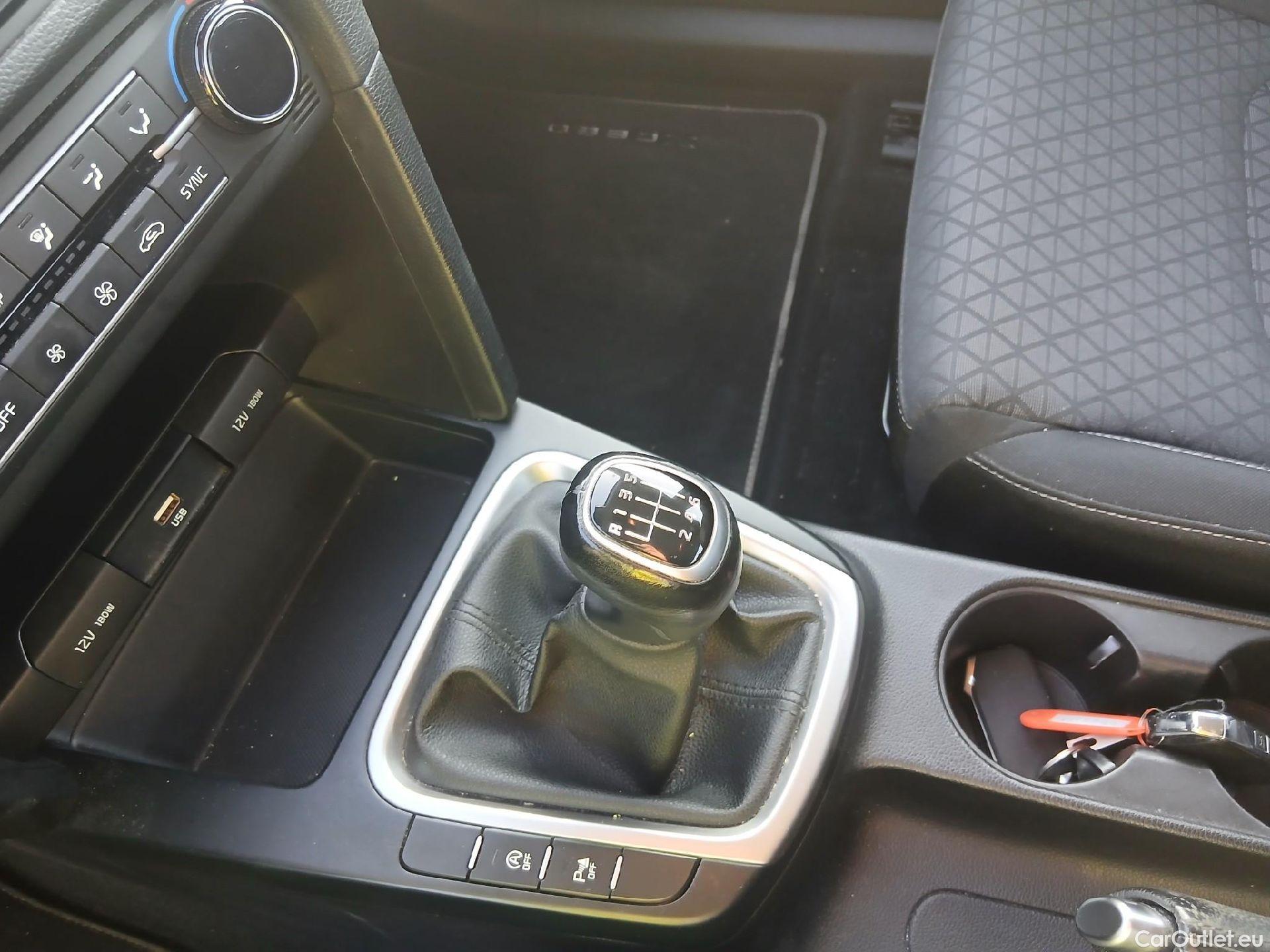  KIA  XCeed KIA  / 2019 / 5P / todoterreno 1.0 T-GDi Drive 88kW (120CV) #4