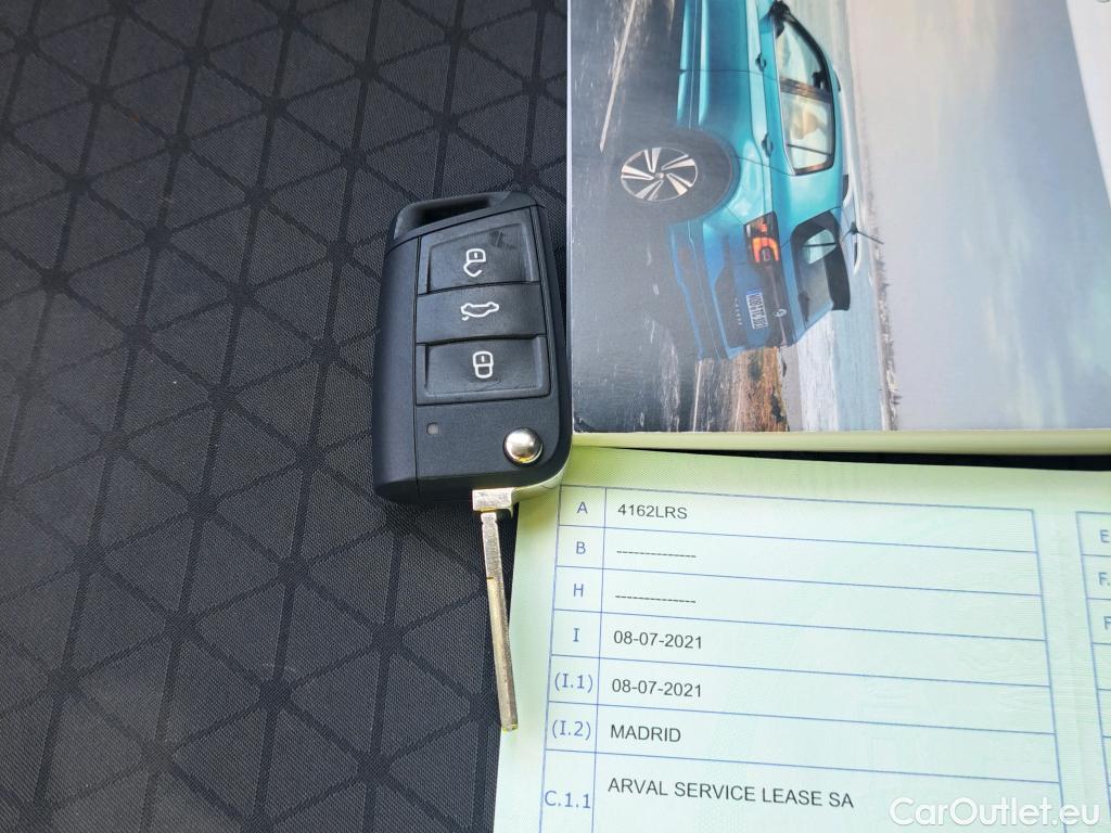  Volkswagen  T-CROSS VOLKSWAGEN  / 2018 / 5P / todoterreno Advance 1.0 TSI 81kW (110CV) DSG (AC) #2