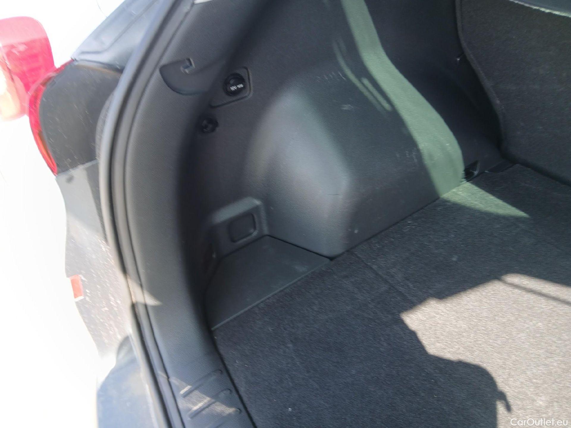  Hyundai  Tucson HYUNDAI  / 2018 / 5P / todoterreno 1.6 CRDI 85kW (116CV) 48V Tecno 4X2 #3