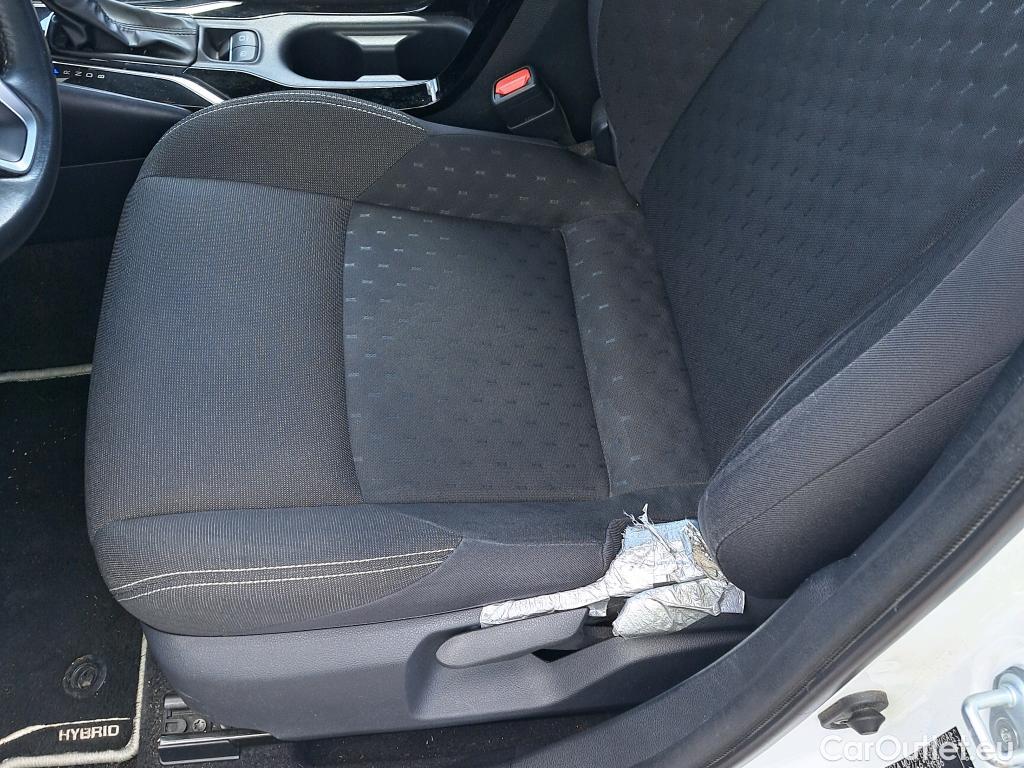  Toyota  Corolla TOYOTA  / 2019 / 5P / familiar 140H Active Plus Touring Sport #1