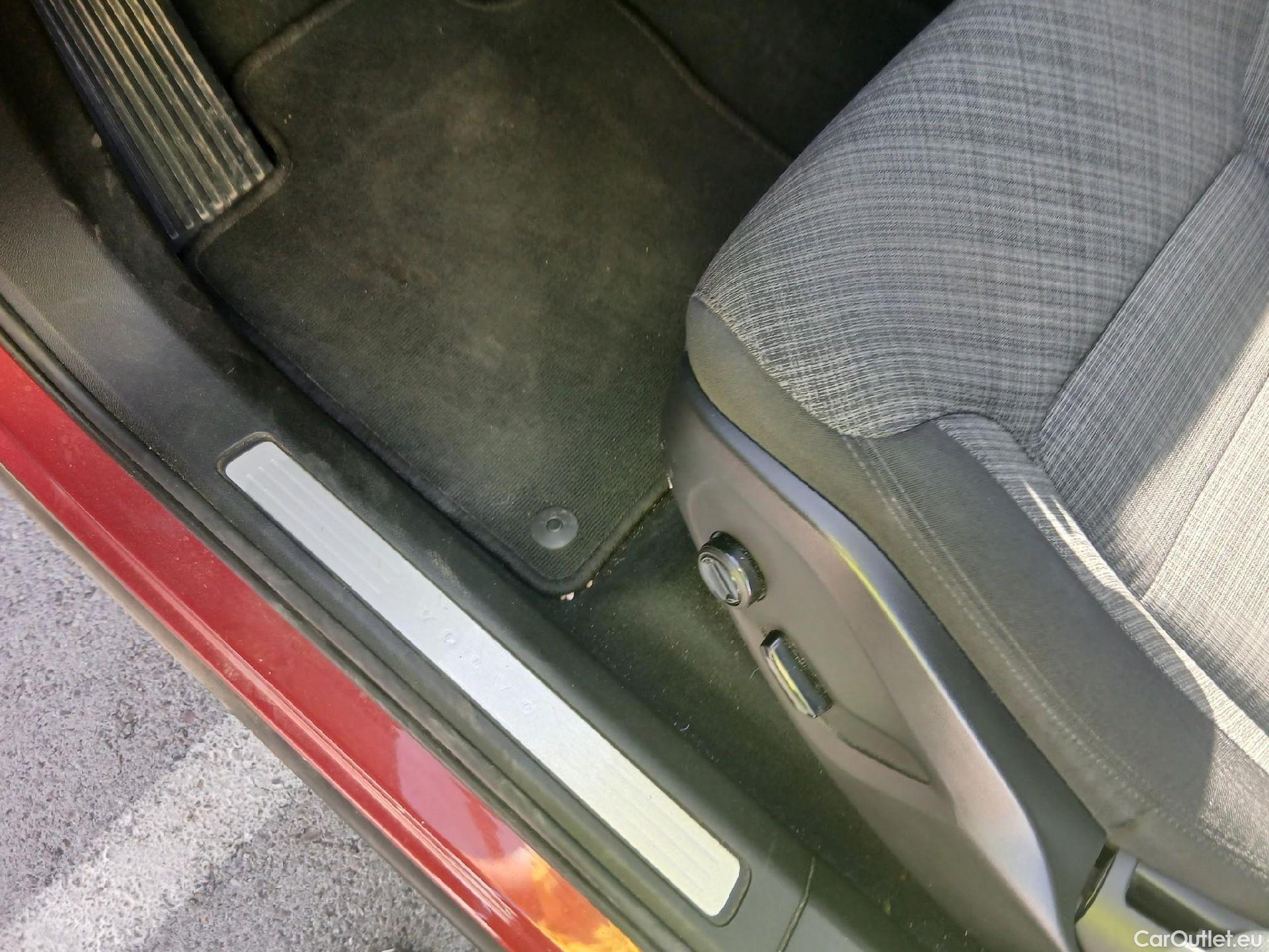  Volvo  XC60 VOLVO  / 2017 / 5P / todoterreno 2.0 B4 D Core Auto #1