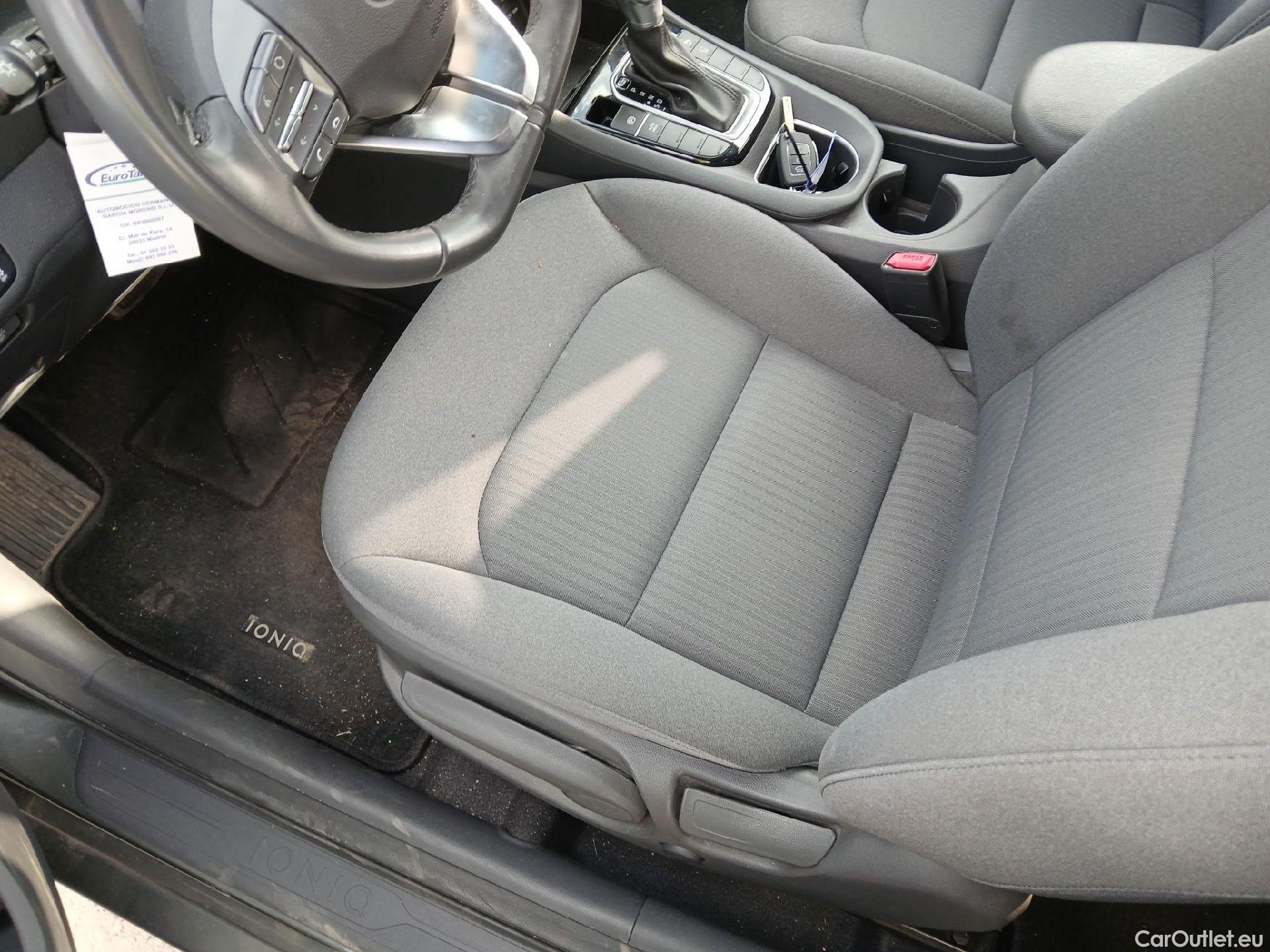 Hyundai   Ioniq HYUNDAI / 2019 / 5P / berlina con portón 1.6 GDI HEV Klass DCT #2