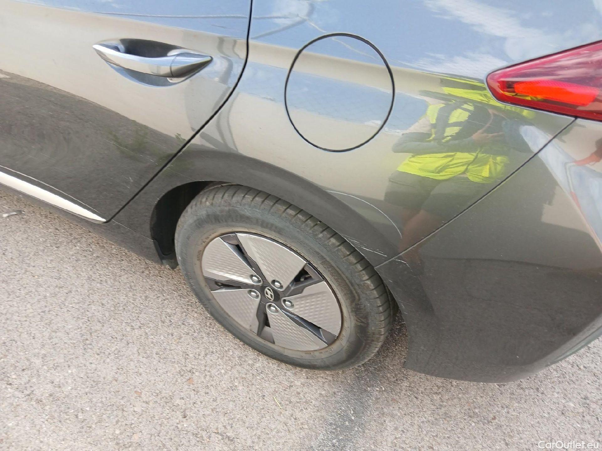  Hyundai   Ioniq HYUNDAI / 2019 / 5P / berlina con portón 1.6 GDI HEV Klass DCT #20