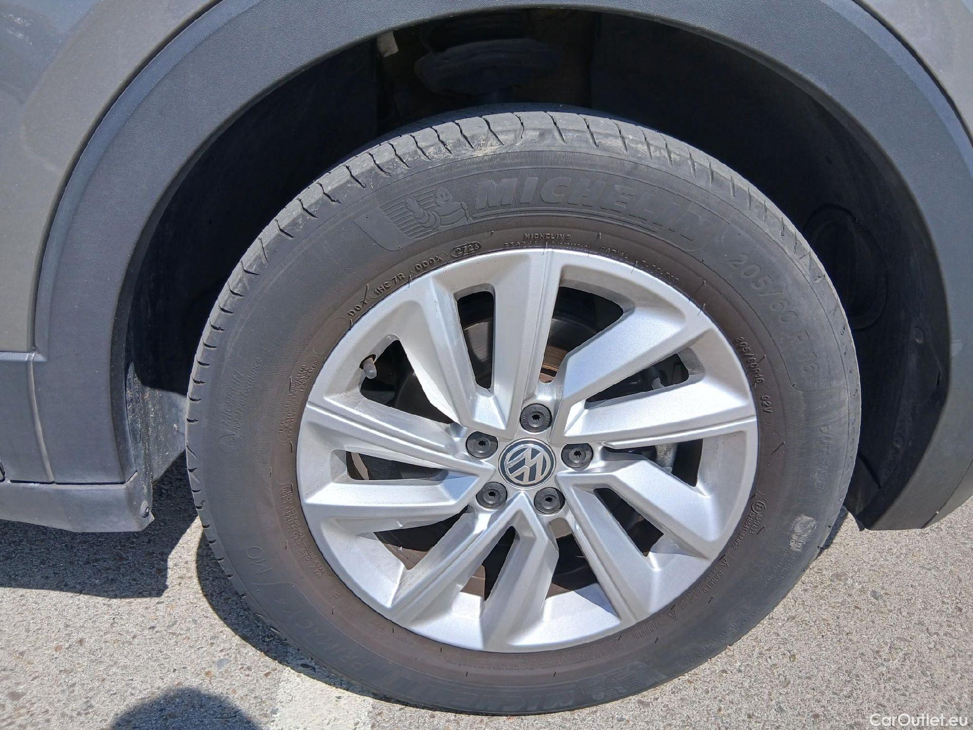  Volkswagen  T-CROSS VOLKSWAGEN  / 2018 / 5P / todoterreno Advance 1.0 TSI 85kW (115CV) DSG (AC) #40