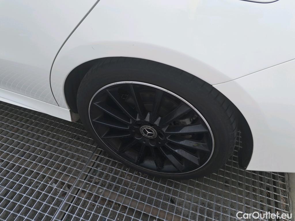  Mercedes  CLA-Klasse MERCEDES-BENZ CLA / 2019 / 5P / familiar CLA 220 D DCT Shooting Brake #3