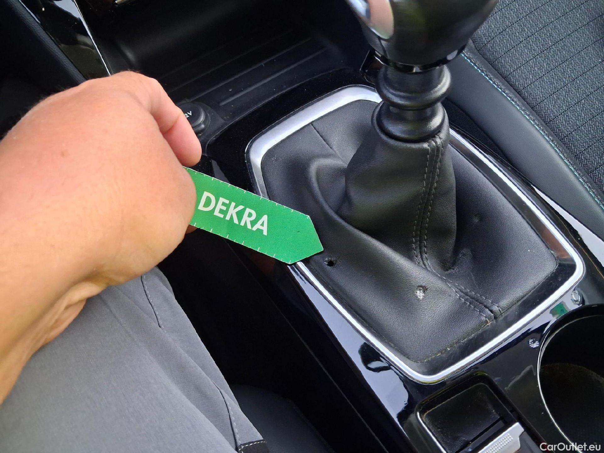  Peugeot  208 PEUGEOT  / 2019 / 5P / berlina con portón PureTech 73kW (100CV) Allure (AC) #1