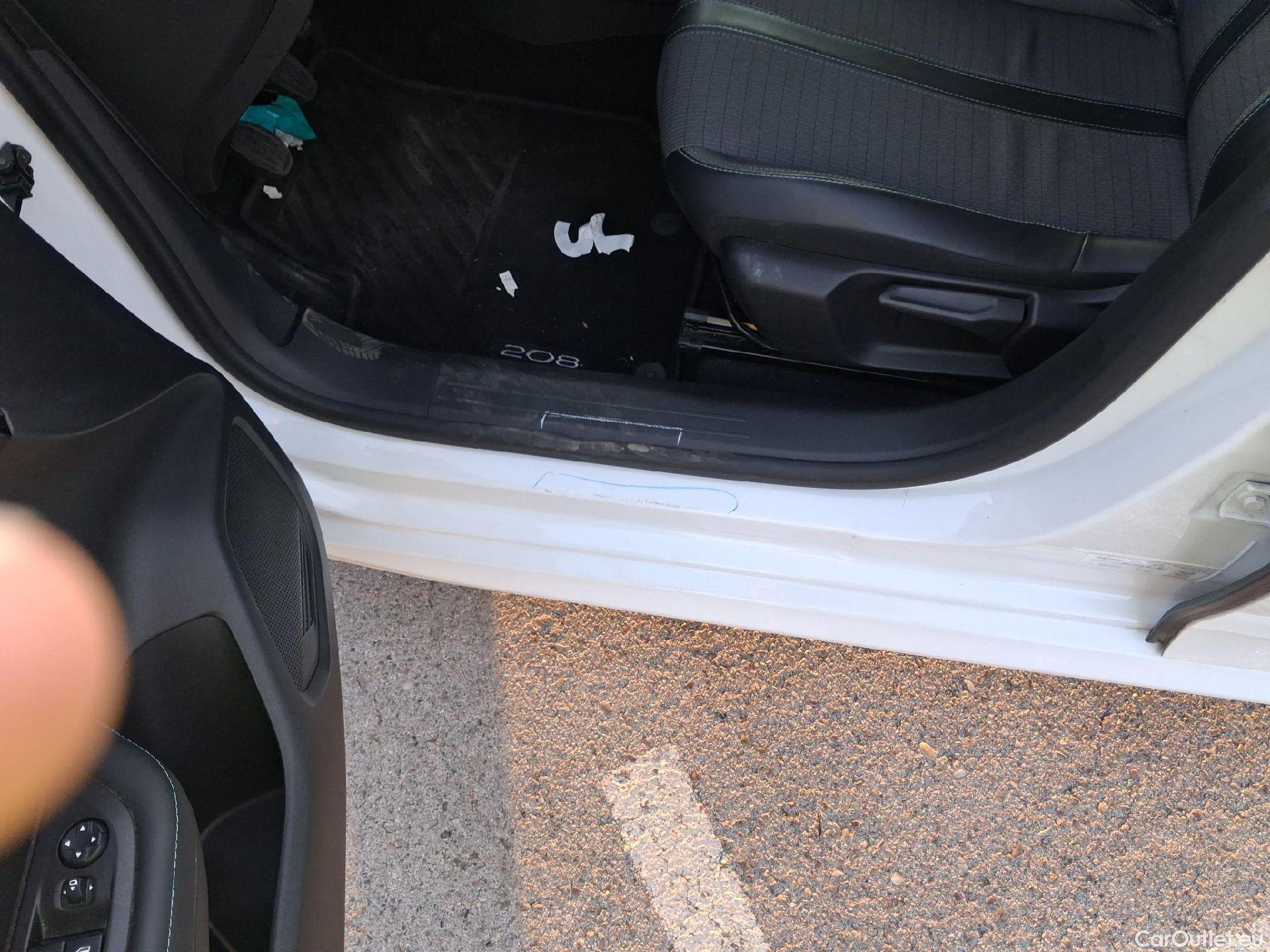 Peugeot  208 PEUGEOT  / 2019 / 5P / berlina con portón PureTech 73kW (100CV) Allure (AC) #8