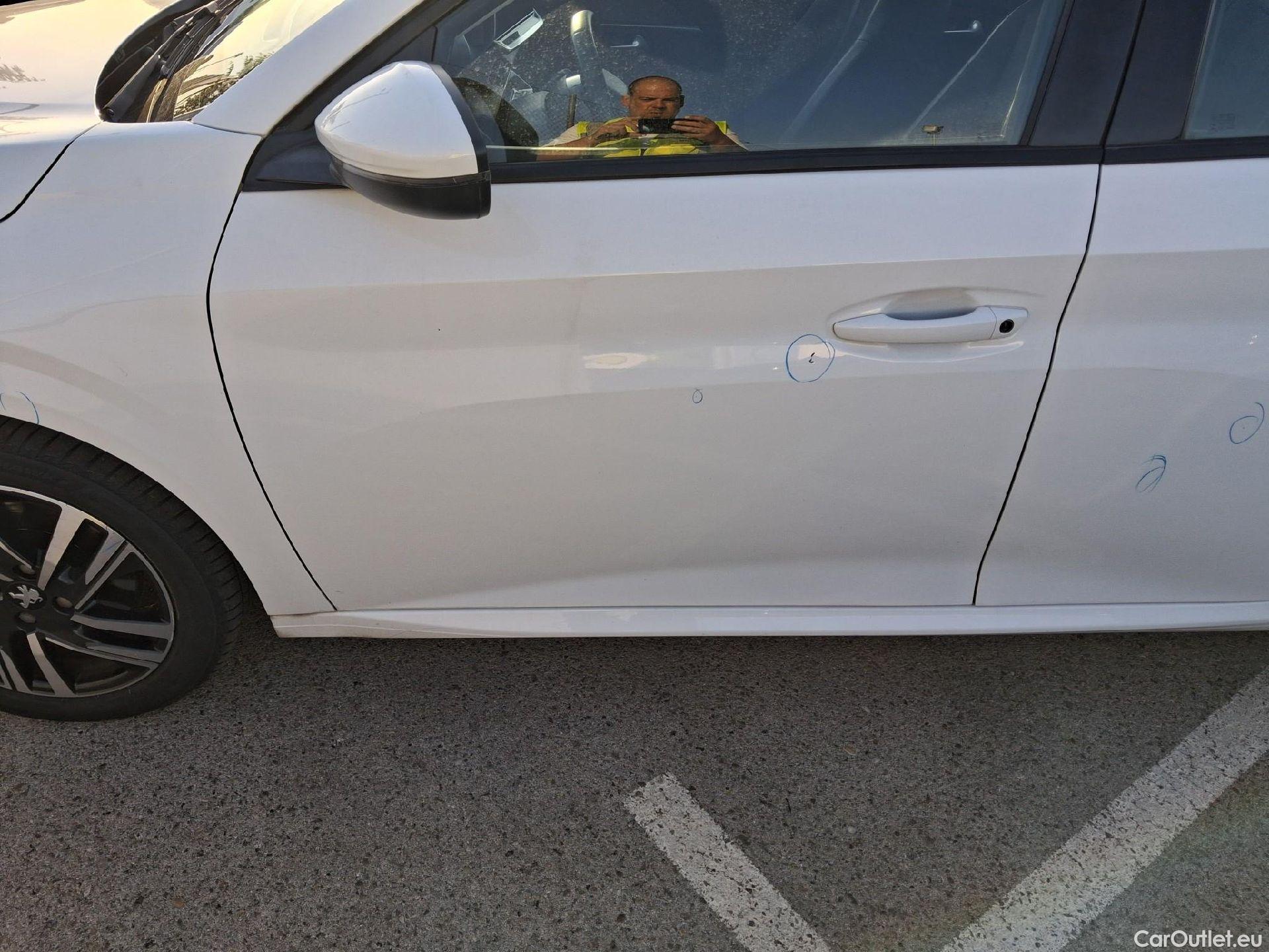  Peugeot  208 PEUGEOT  / 2019 / 5P / berlina con portón PureTech 73kW (100CV) Allure (AC) #26