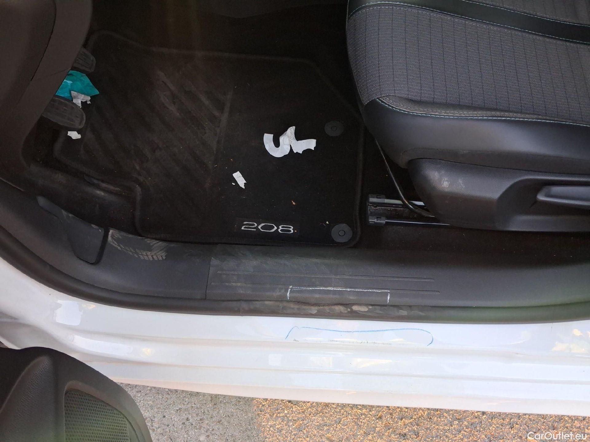  Peugeot  208 PEUGEOT  / 2019 / 5P / berlina con portón PureTech 73kW (100CV) Allure (AC) #9