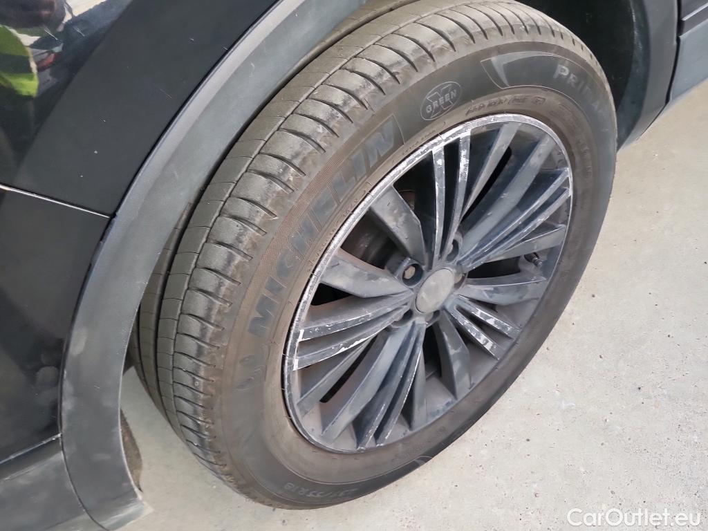  Volkswagen  Tiguan VOLKSWAGEN  / 2020 / 5P / todoterreno Life 2.0 TDI 110kW (150CV) DSG (AC2) #51