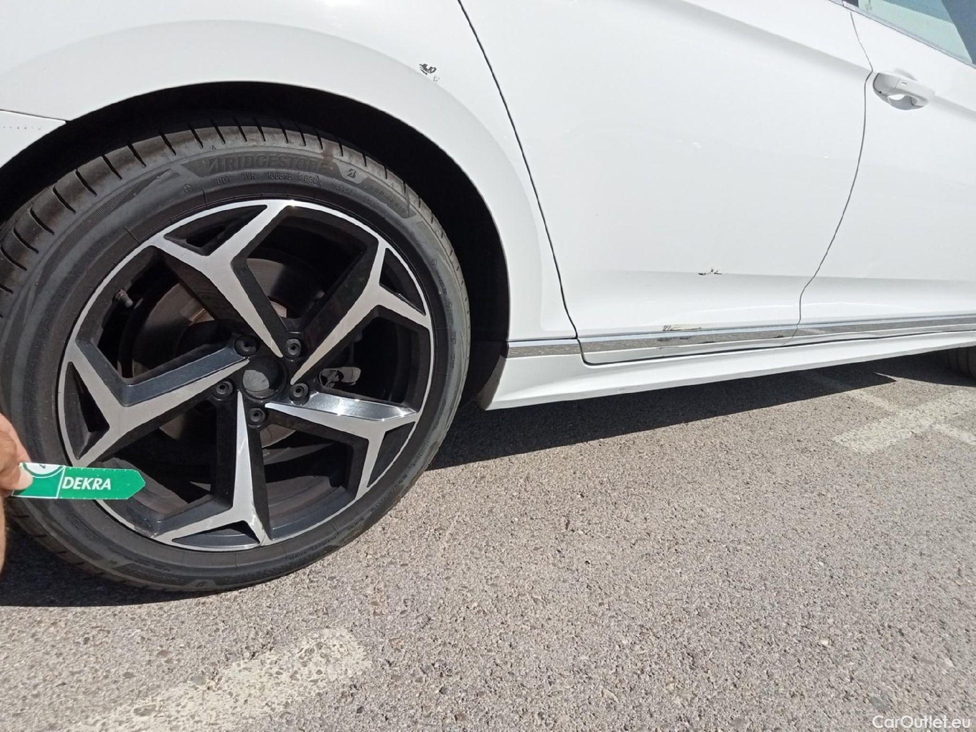  Volkswagen  Passat VOLKSWAGEN  / 2019 / 5P / familiar Variant R-Line 2.0 TDI 147kW (200CV) DSG #21