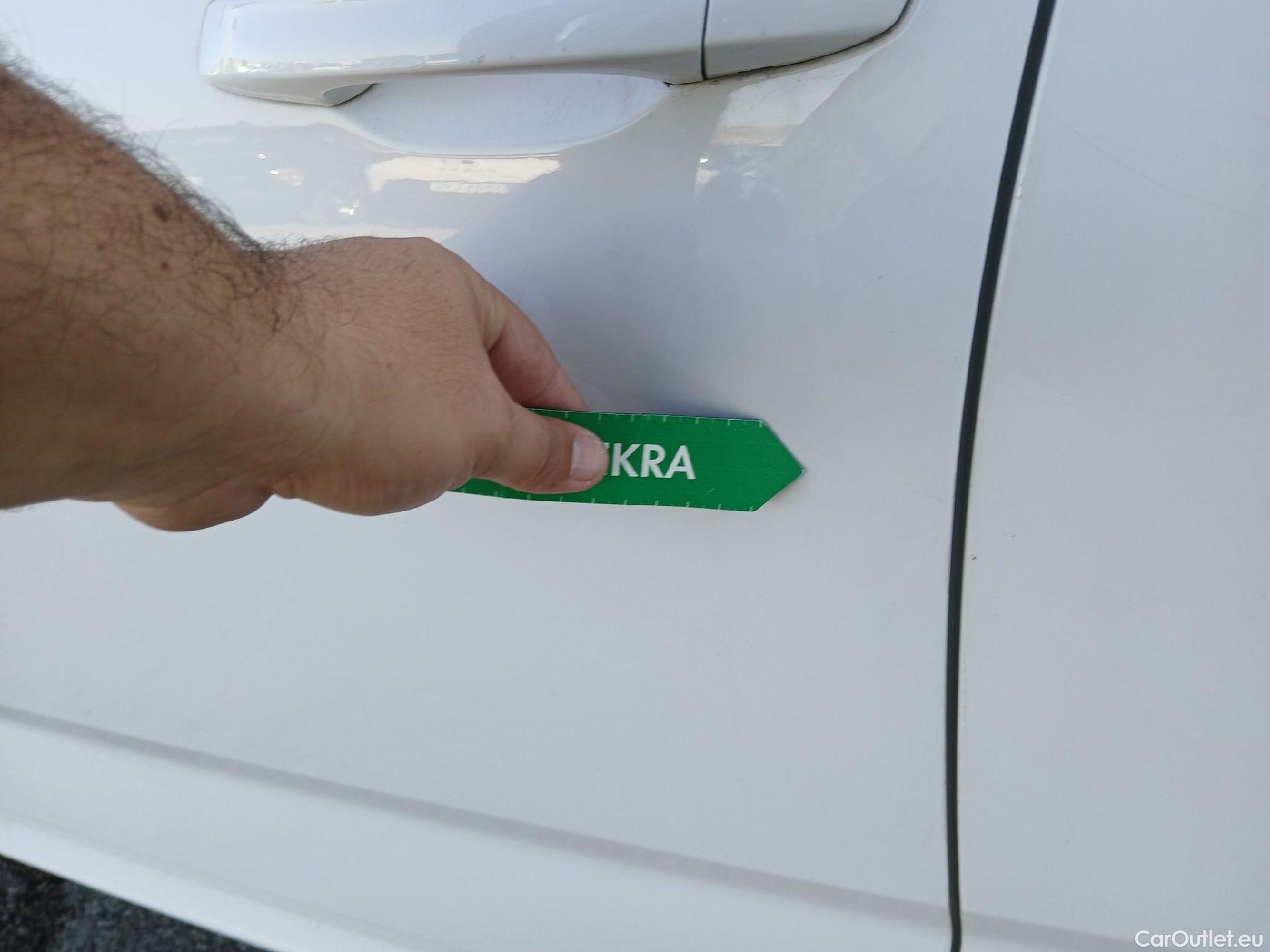  Skoda  KAMIQ SKODA  1.0 TSI 81kW (110CV) DSG Ambition #8