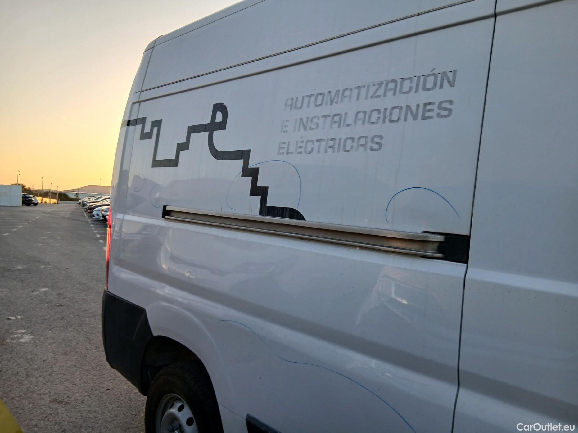  Peugeot  Boxer PEUGEOT  / 2014 / 4P / furgón 335 L3 H2 BHDI 103kW (140CV) S&S 6 V. M #39