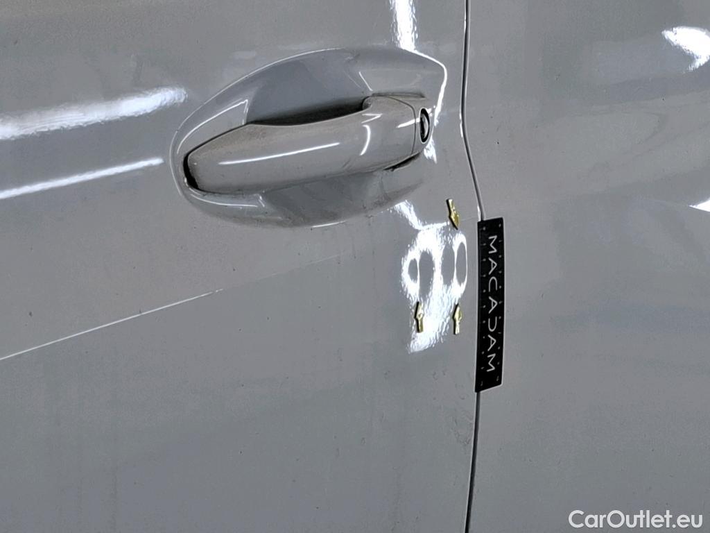  Peugeot  208 PEUGEOT  / 2019 / 5P / Berline Puretech 100 S&S Allure Business #3