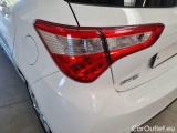  Toyota  Yaris TOYOTA  / 2017 / 5P / BERLINA 1.5 HYBRID ACTIVE MY18 #57