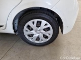  Toyota  Yaris TOYOTA  / 2017 / 5P / BERLINA 1.5 HYBRID ACTIVE MY18 #71