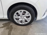  Toyota  Yaris TOYOTA  / 2017 / 5P / BERLINA 1.5 HYBRID ACTIVE MY18 #75