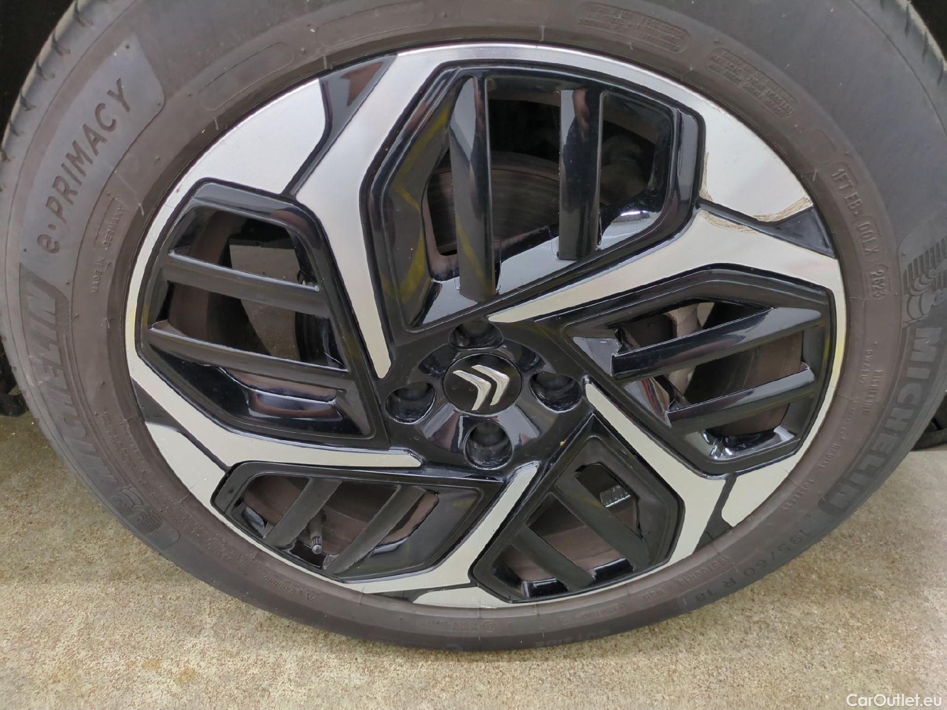  Citroen  C4 CITROEN  X / 2022 / 4P / Berline PureTech 130 S&S EAT8 Shine #4