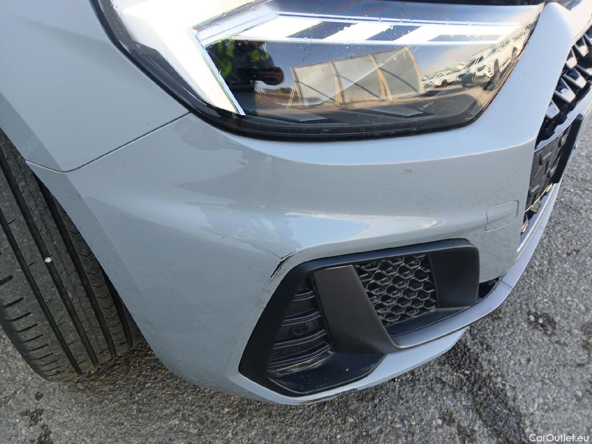  Audi  A1 Sportback AUDI A1 / 2018 / 5P / berlina con portón Sportback Adrenalin 30 TFSI 81kW S tron(SP) #4