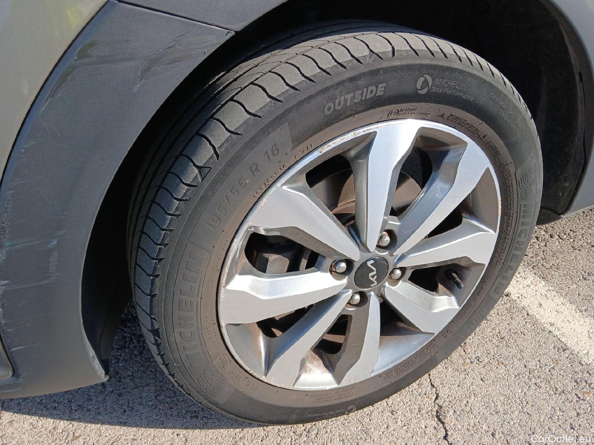  KIA  STONIC KIA  / 2017 / 5P / todoterreno 1.0 T-GDi 88kW (120CV) MHEV iMT Drive #7