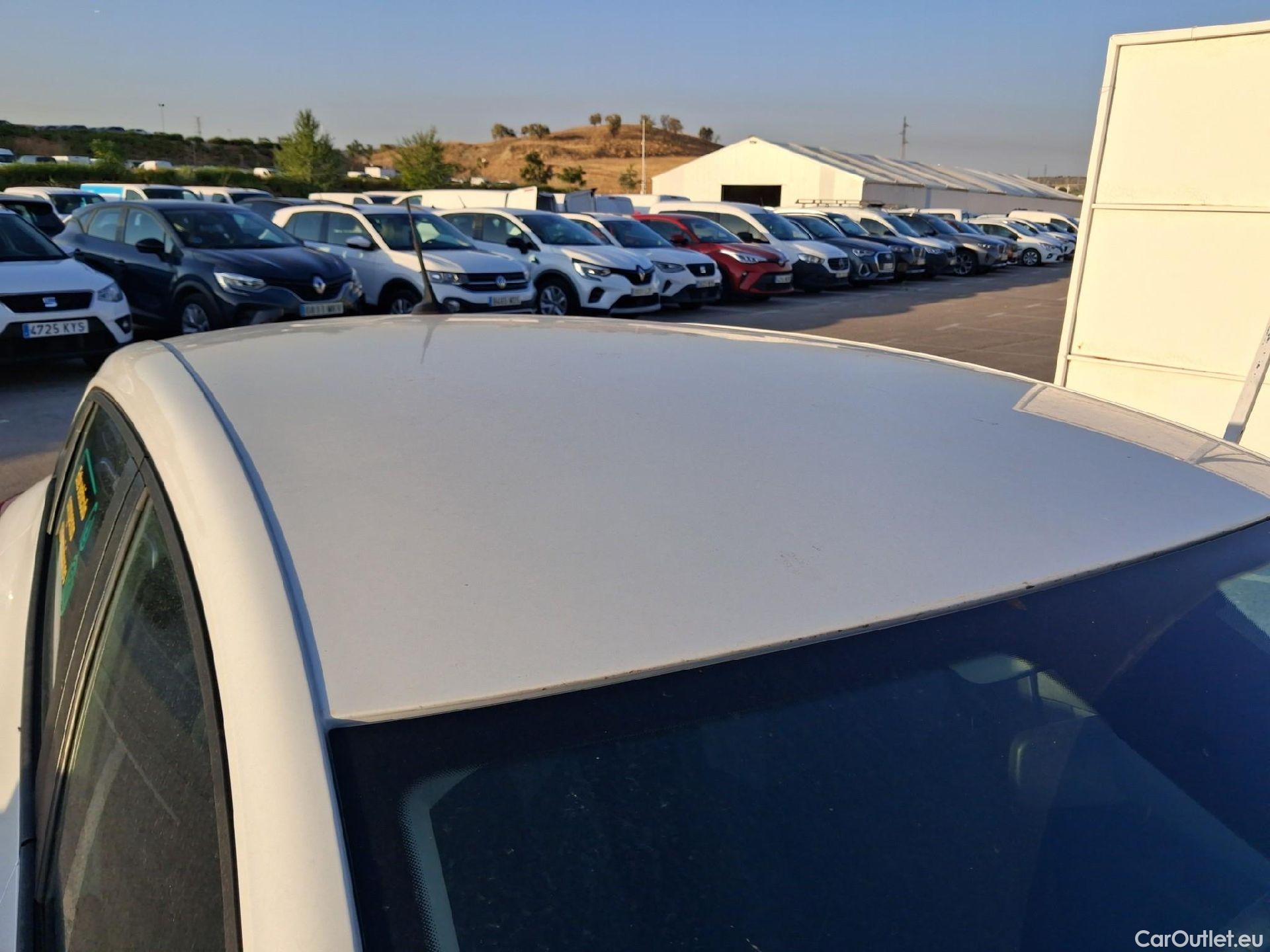  Renault  Clio RENAULT  / 2019 / 5P / berlina con portón Business Blue dCi 74kW (100CV) #56