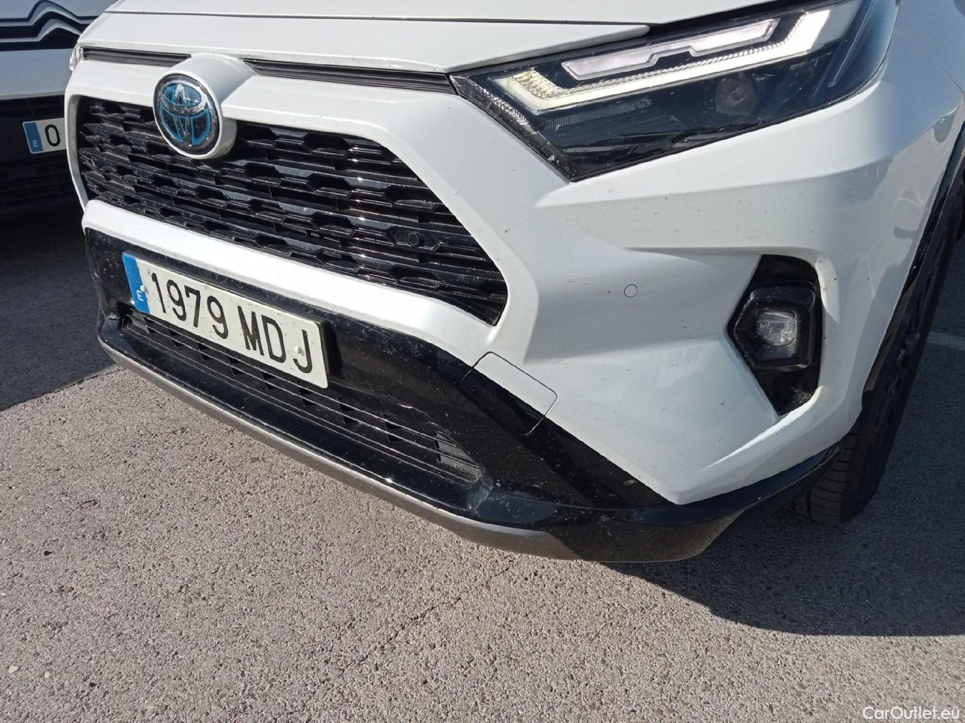  Toyota  RAV4 TOYOTA  / 2018 / 5P / todoterreno 2.5l 220H Style 4WD #1