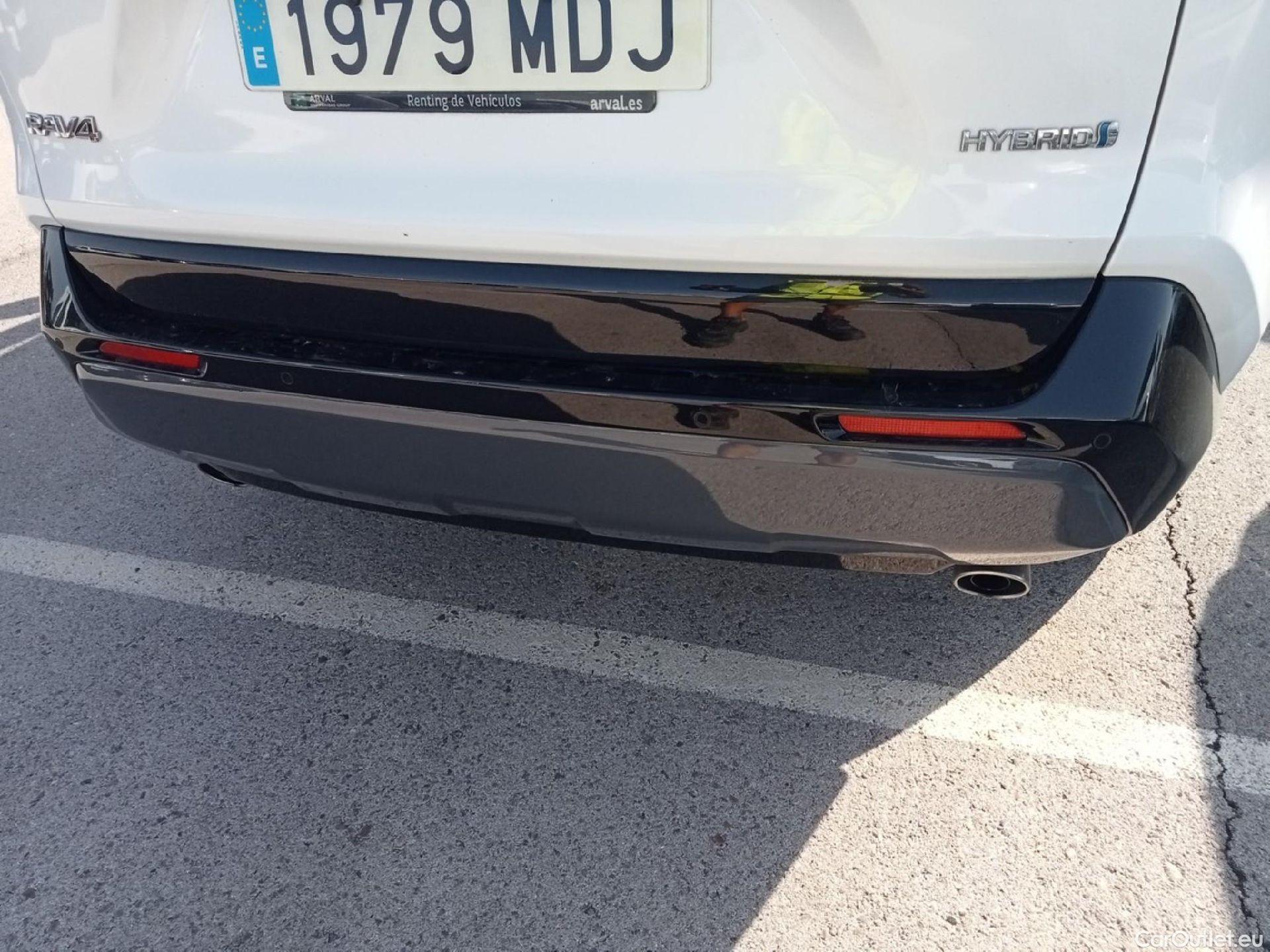  Toyota  RAV4 TOYOTA  / 2018 / 5P / todoterreno 2.5l 220H Style 4WD #8