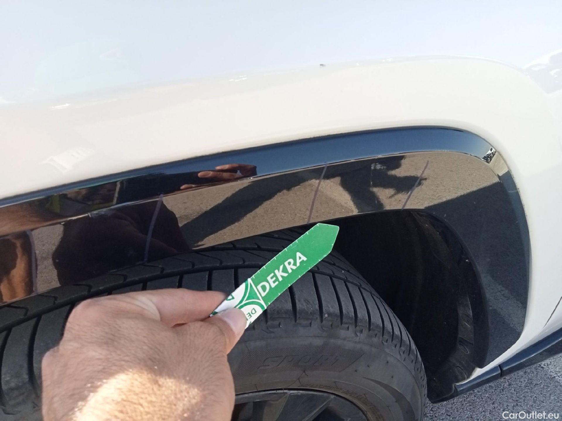  Toyota  RAV4 TOYOTA  / 2018 / 5P / todoterreno 2.5l 220H Style 4WD #2