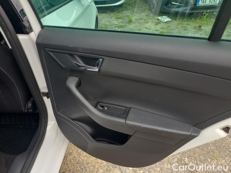  Skoda  Fabia  Combi (2015) Com.1.0TSI 70 Ambition 5d #12