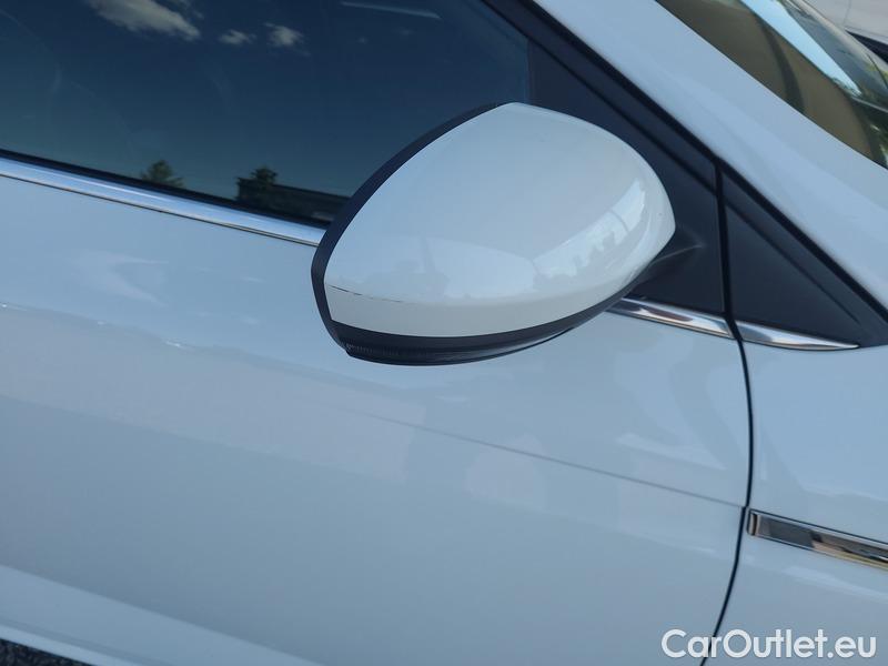  Renault  Megane  IV Estate  (2016) Meg GT 1.5BdCi 115 Techno 5d #11