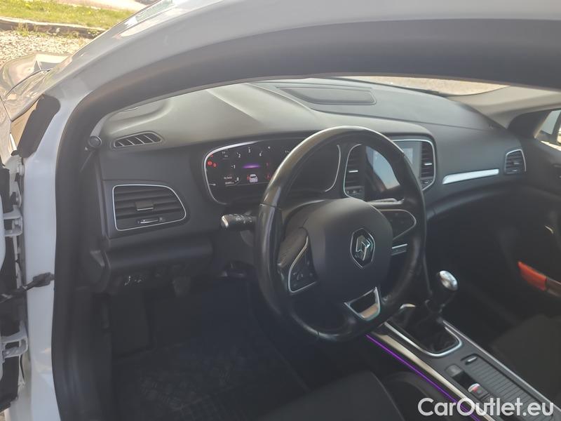 Renault  Megane  IV Estate  (2016) Meg GT 1.5BdCi 115 Techno 5d #19