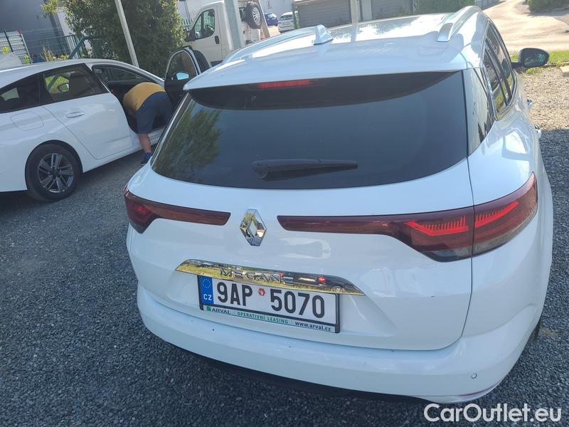  Renault  Megane  IV Estate  (2016) Meg GT 1.5BdCi 115 Techno 5d #8