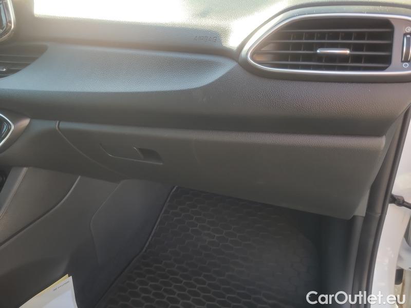  Hyundai  i30  (PD)(01.2017  ->)  kom.1.0TGDI Family Comf #15
