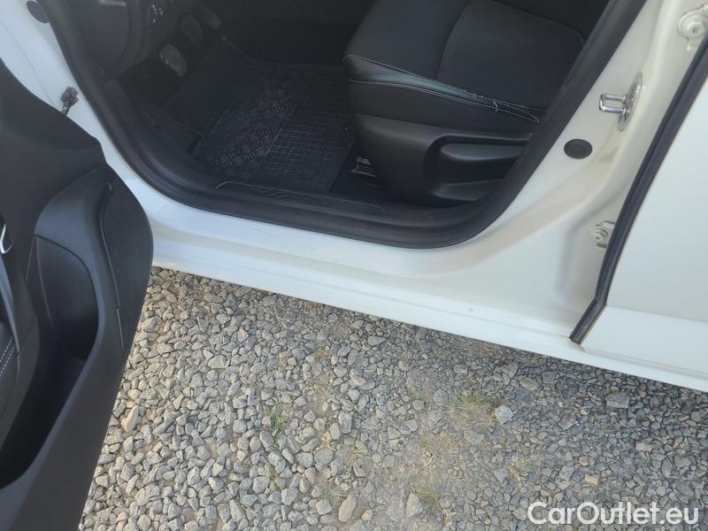 Renault  Megane  IV Estate  (2016) Meg GT 1.5BdCi 115 Techno 5d #4